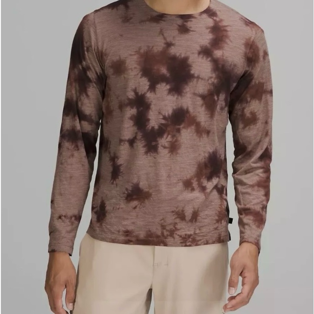 Lululemon T-shirt